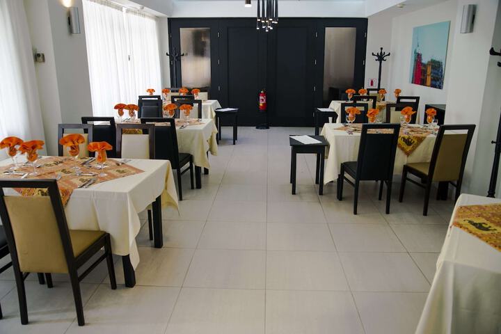Dining 40 of 79