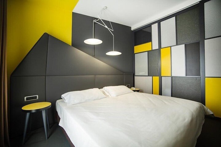 Room 32 of 75