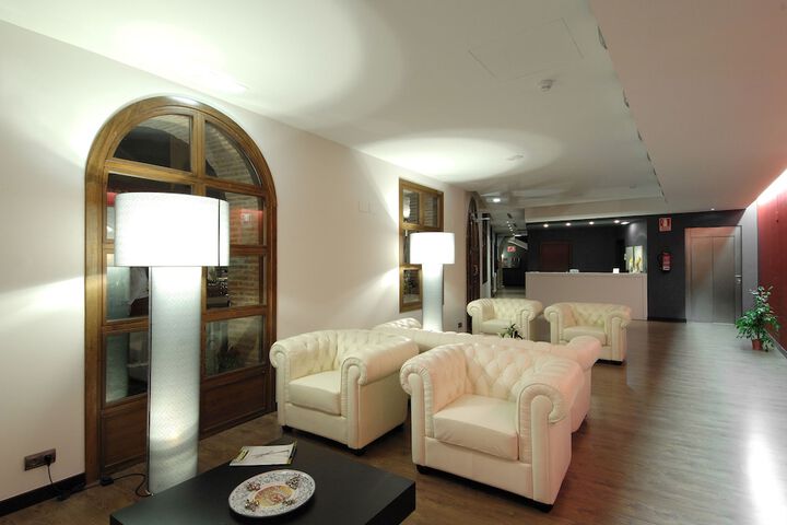 Entrance & Lobby