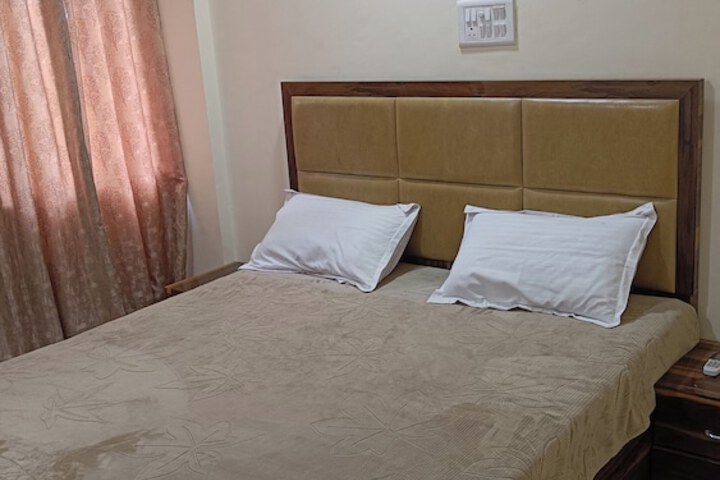 Room 8 of 10