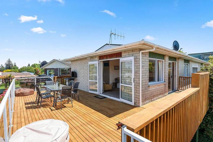 Central Riverside Retreat - Taupo Holiday Home