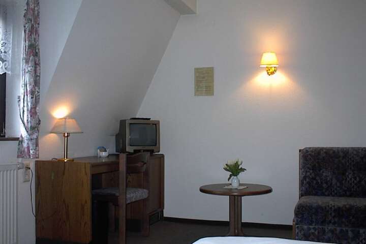 Room 4 of 12
