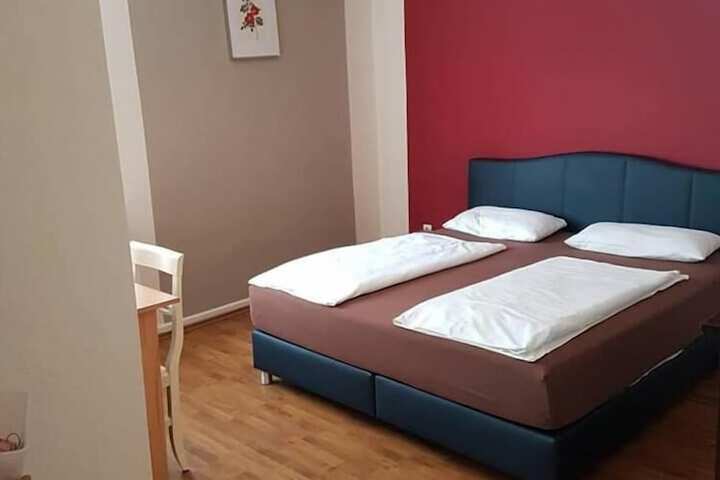 Room 11 of 25