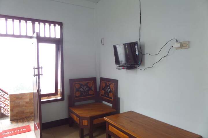 Room 11 of 24