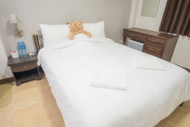 Room 4 of 16