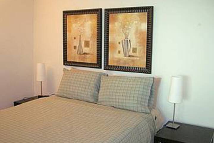 Image of Navy Pier Suite ID # 31