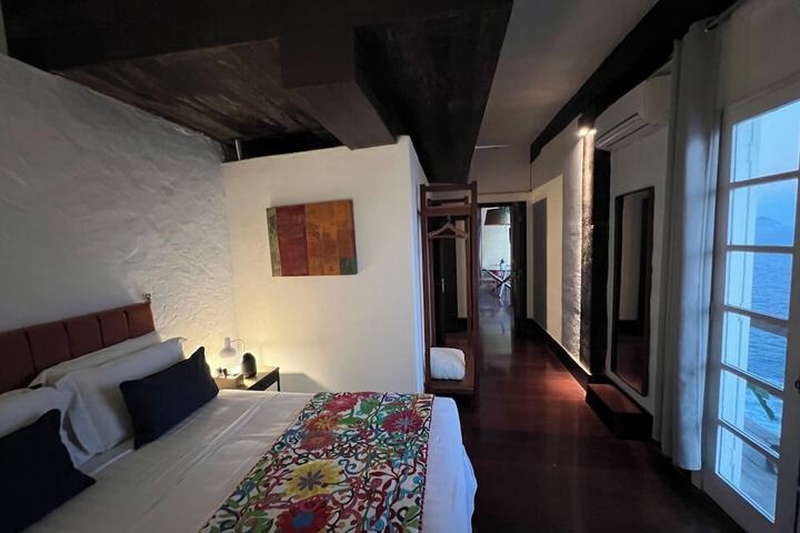 Room 15 of 76