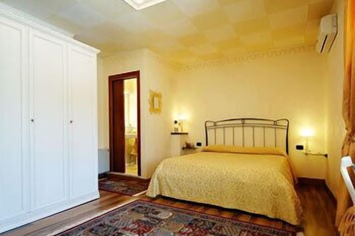 Room 4 of 28