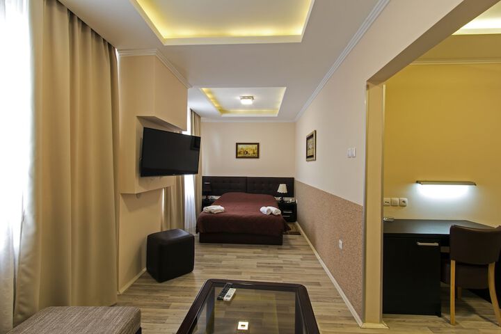 Room 9 of 36