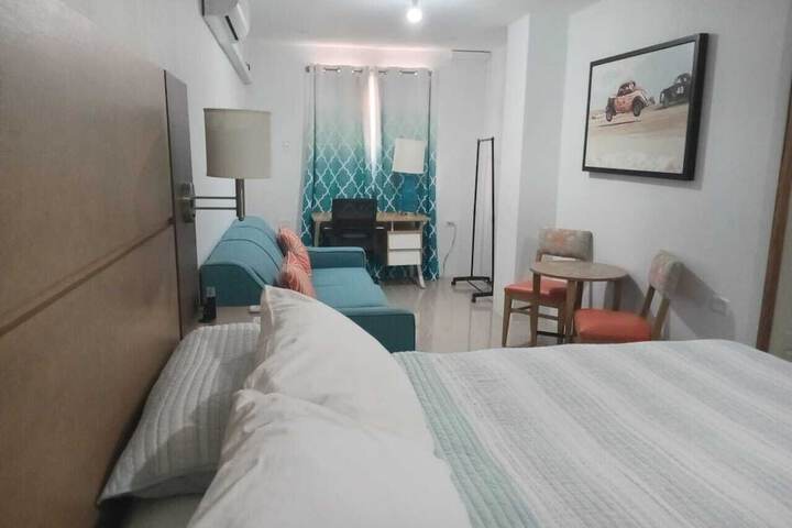 Room 4 of 9