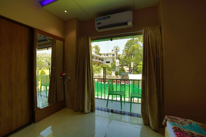 Room 12 of 26