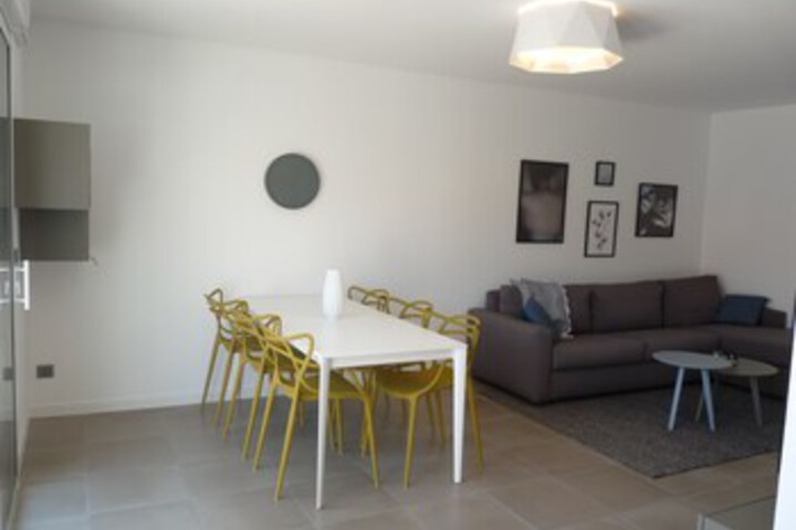 Room 9 of 26