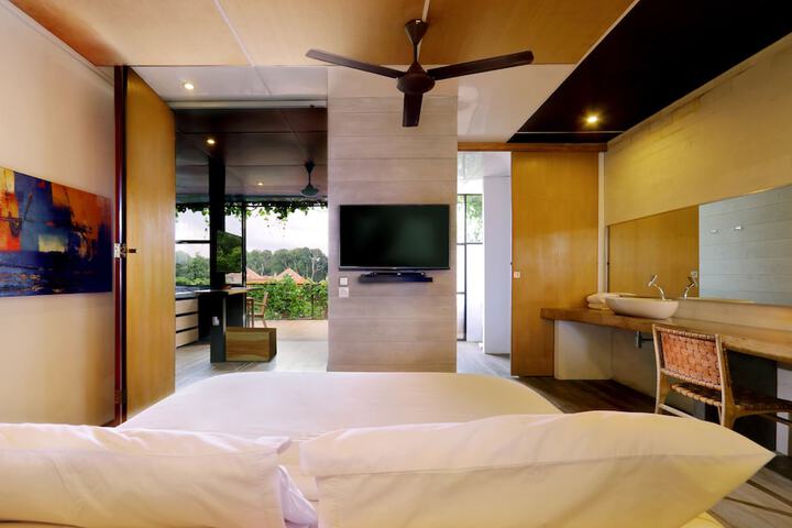 Room 9 of 56