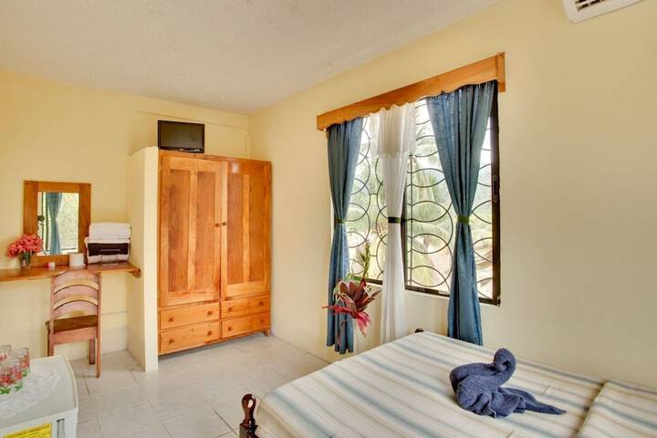 Room 6 of 18