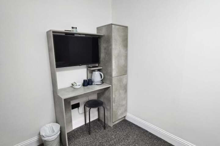 Room 13 of 38