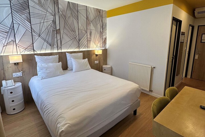 Room 25 of 68