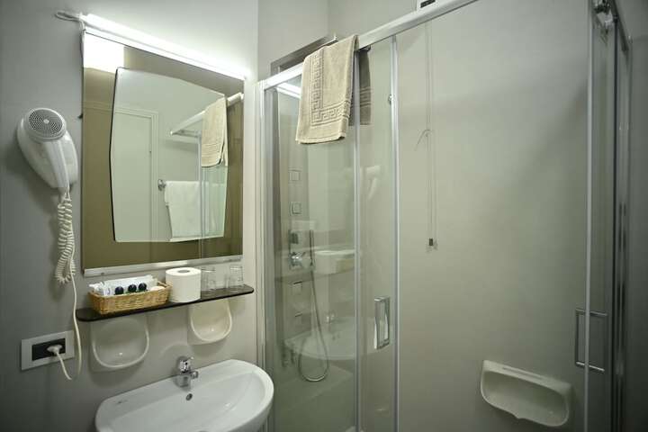 Room 42 of 63