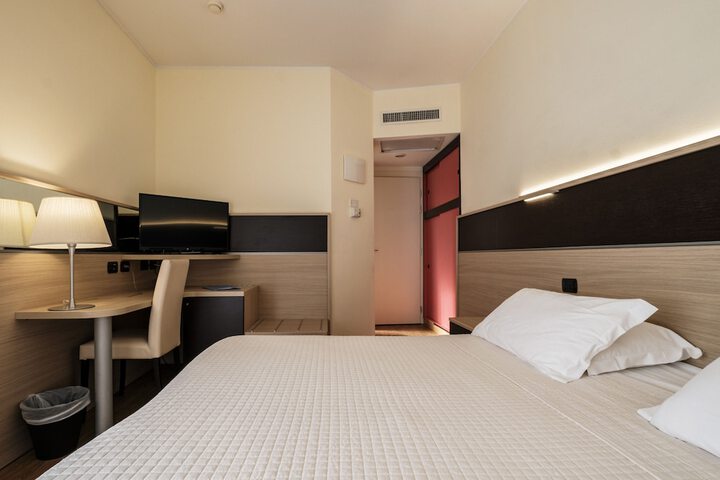 Room 17 of 49