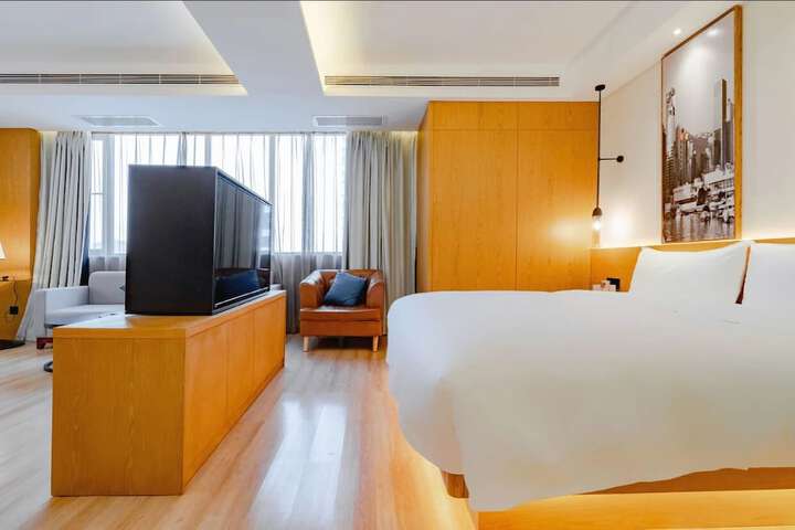 Room 17 of 43