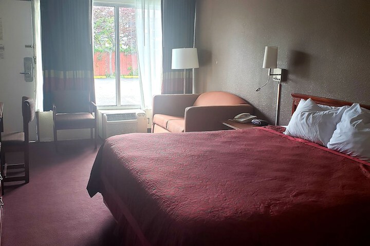 1 King Bed Mobility Accessible (6 of 9)