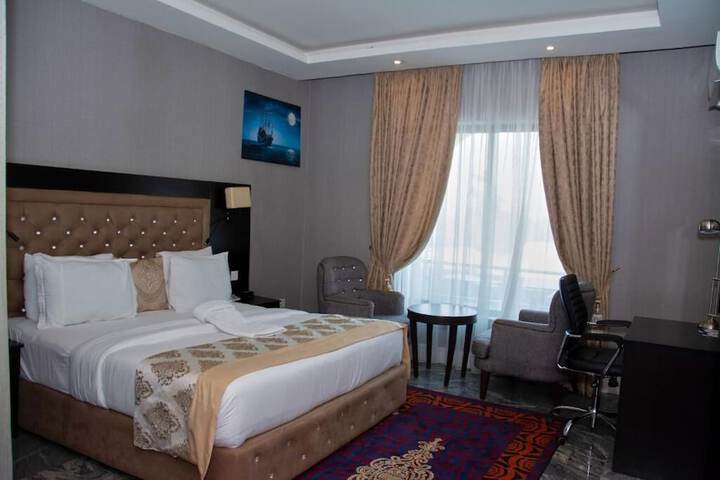 Room 5 of 28