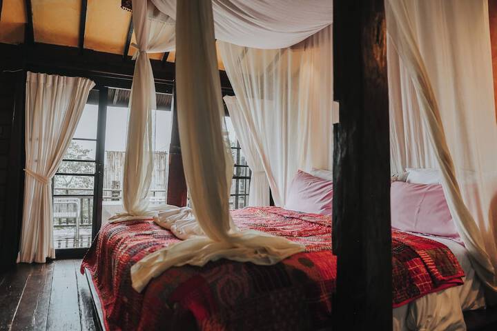 Room 14 of 90