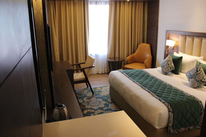Room 12 of 33