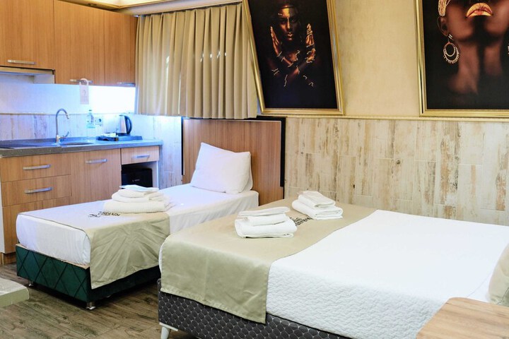 Room 102 of 170