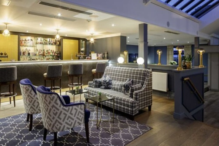 Lounge 47 of 64