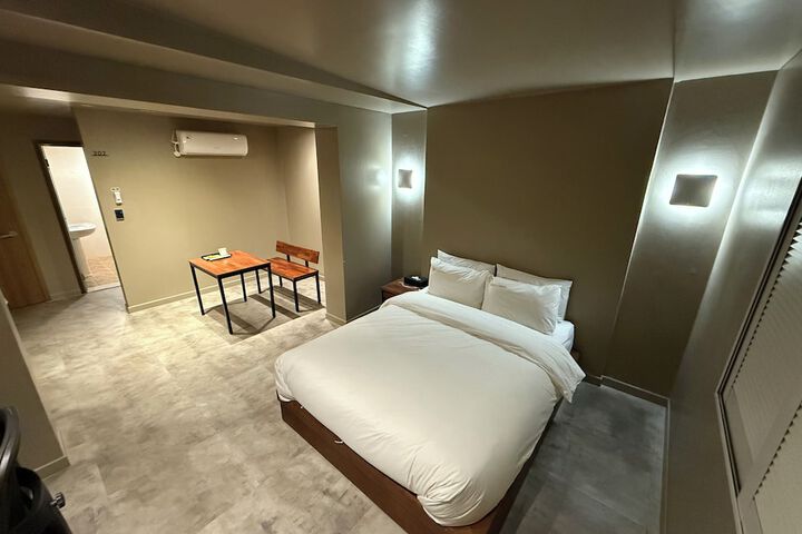 Room 17 of 26