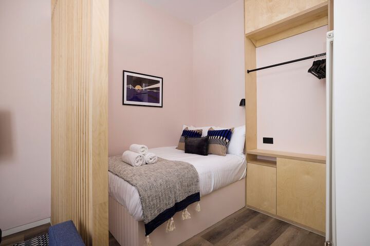 Room 18 of 60