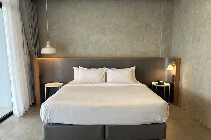 Room 2 of 16