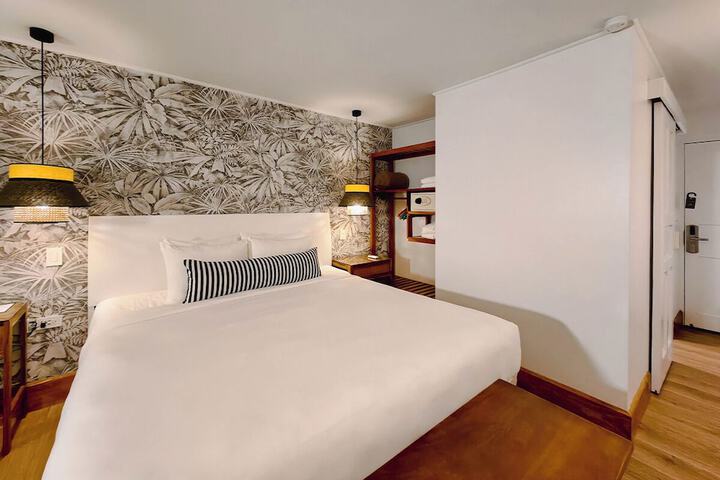 Room 14 of 76