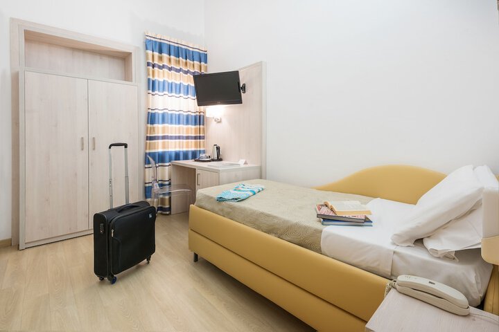 Room 22 of 102