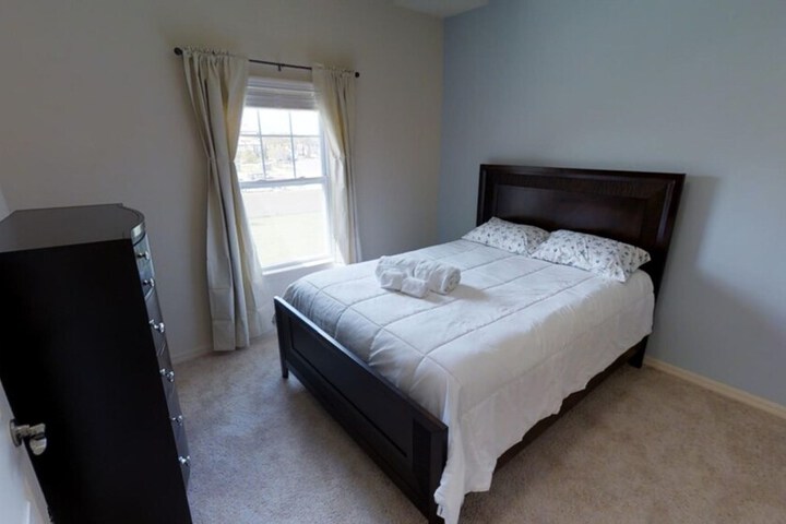 Room 4 of 18