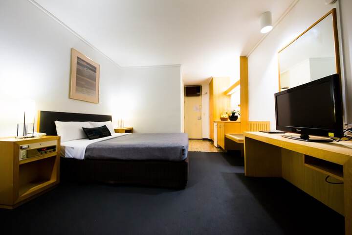 Room 6 of 32