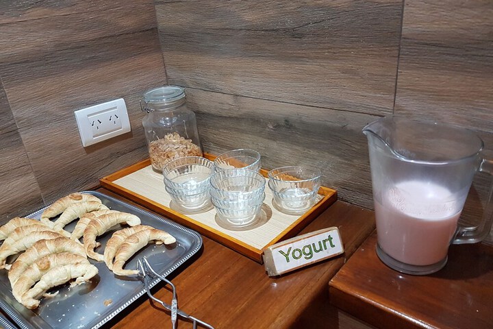 Breakfast/Coffee Service 16 of 44