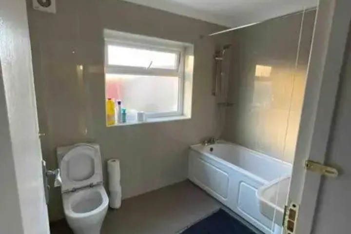 Room 7 of 9