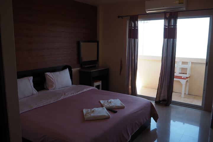 Room 2 of 72