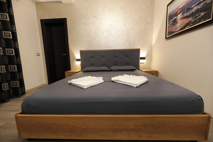 Room 22 of 99