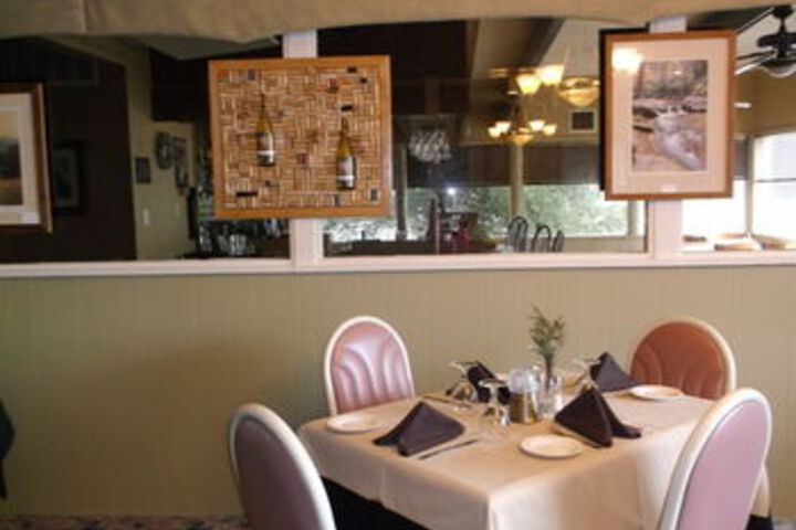 Dining 7 of 40