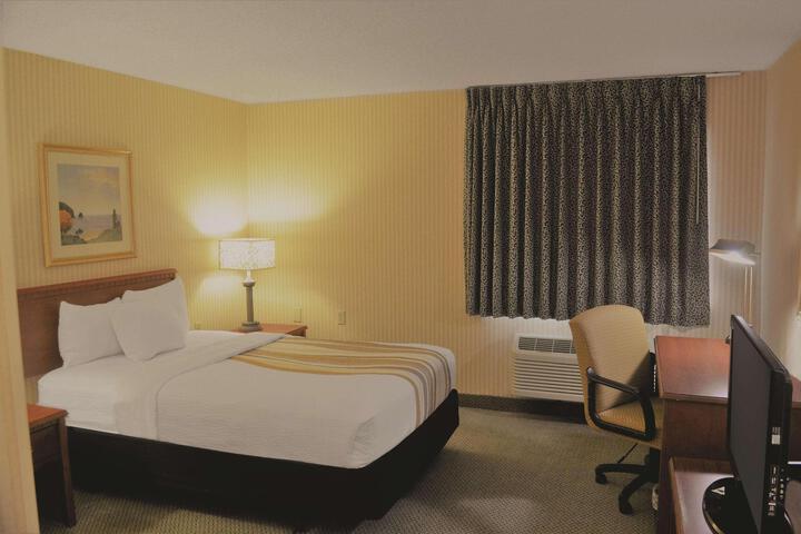 1 King Bed (7 of 8)
