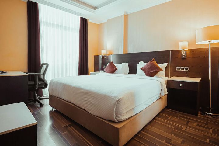Room 2 of 44