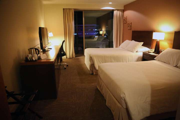 Room 19 of 38