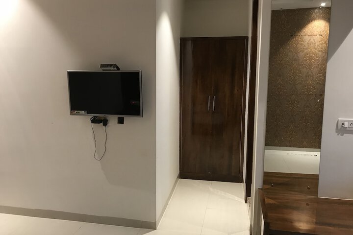 Room 10 of 60