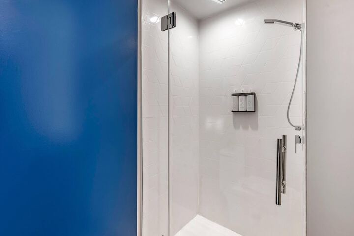Room 24 of 66