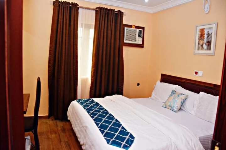 Room 2 of 4