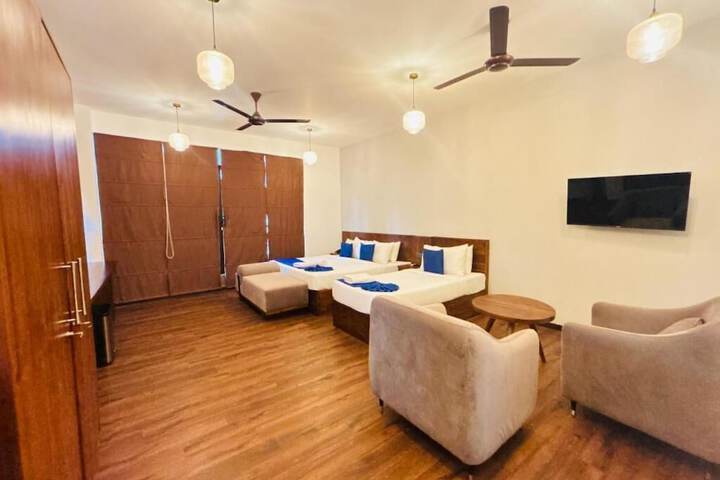 Room 16 of 28