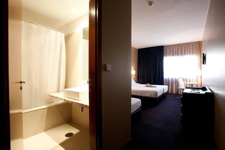 Room 7 of 40