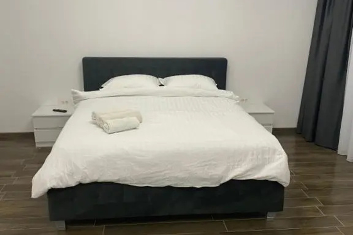 Room 2 of 8